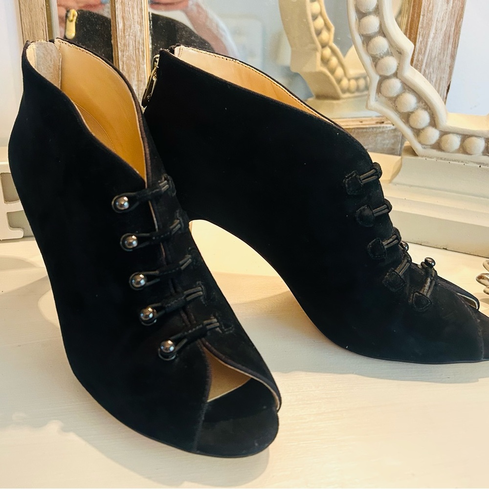 Adrienne Vittadini Black Suede Booties